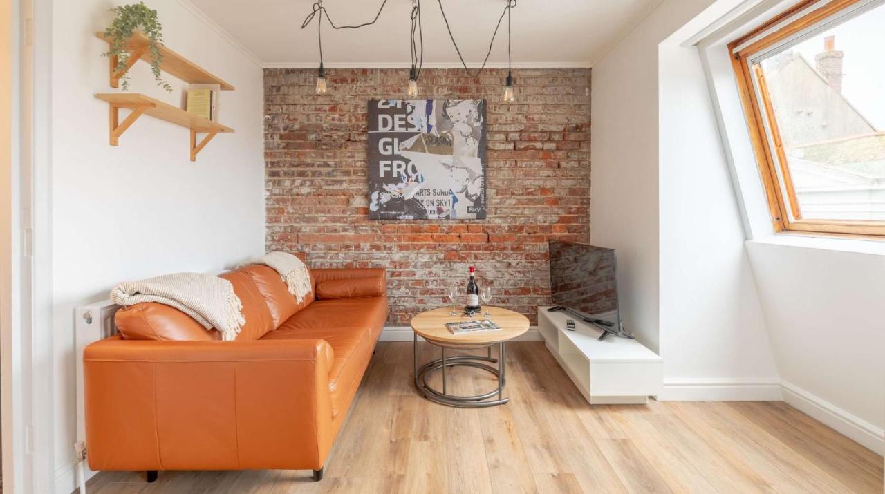 One Bed Top Floor, Brand New, Central Old Town هاستَنغ المظهر الخارجي الصورة